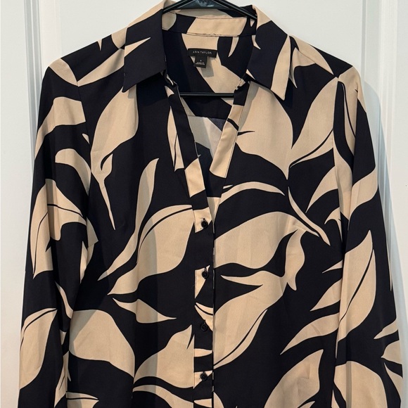 Ann Taylor Black and Cream Blouse - Picture 2 of 6